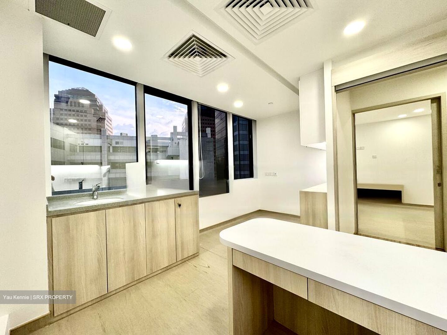 Mount Elizabeth Hospital (D9), Retail #484101431